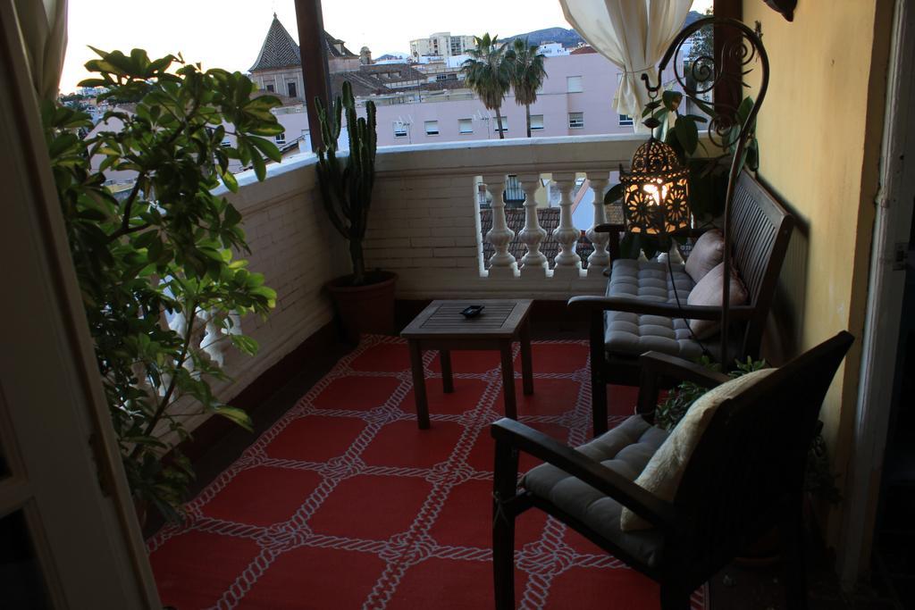 Villa Alicia Guest House Málaga Exterior foto A balcony in Morocco