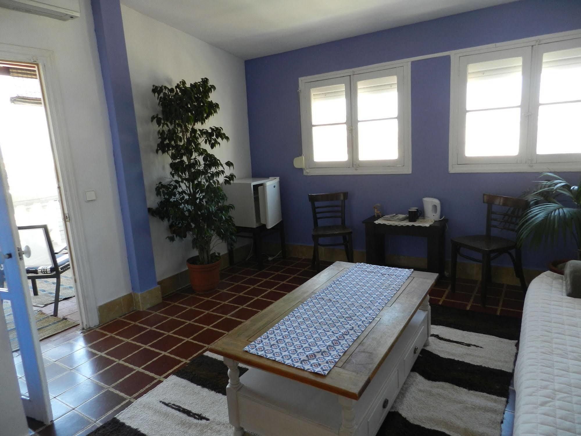Villa Alicia Guest House Málaga Exterior foto A typical room at the hotel