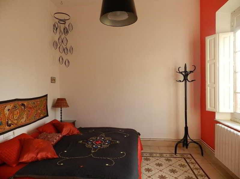 Villa Alicia Guest House Málaga Exterior foto A bedroom in the house